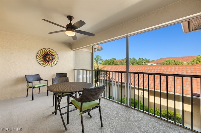 sunroom / solarium featuring ceiling fan