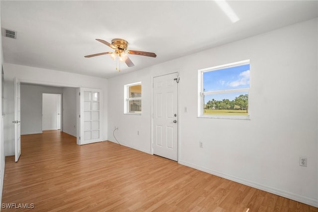 foyer with ceiling fan, visible vents, baseboards, and light wood-style floors