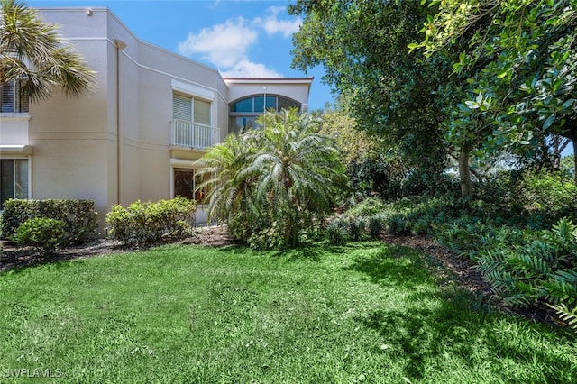 view of grassy yard