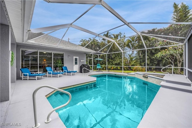 1518 Mcgregor Reserve Dr, Fort Myers, FL 33901 - view of swimming pool with a patio, a pool with connected hot tub, and a lanai