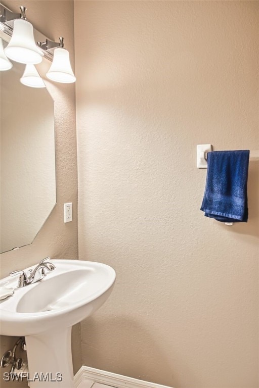 bathroom with baseboards