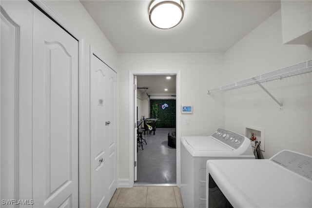 laundry area featuring independent washer and dryer and baseboards