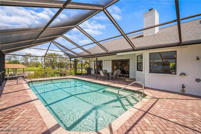 20640 Porthole Ct, Estero, FL 33928 - pool with glass enclosure, outdoor dining area, a patio, and ceiling fan