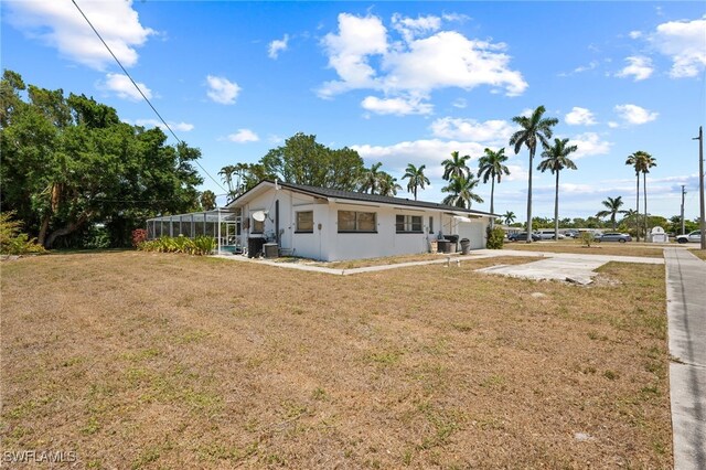 10300 Mcgregor Blvd, Fort Myers, FL 33919 - exterior space featuring an attached garage, a lanai, a yard, and concrete driveway