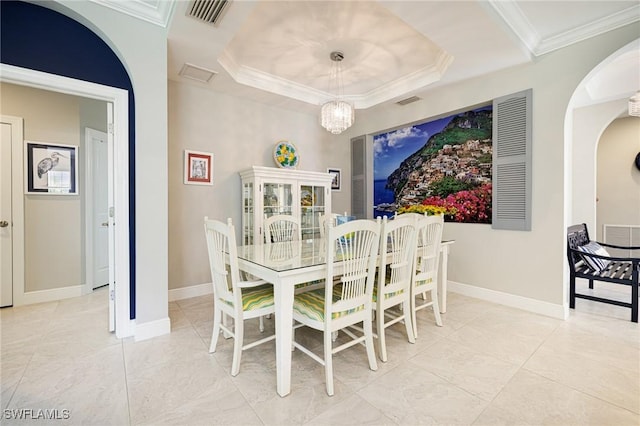 dining space with arched walkways, crown molding, a chandelier, and baseboards