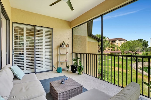 sunroom featuring outdoor lounge area and ceiling fan