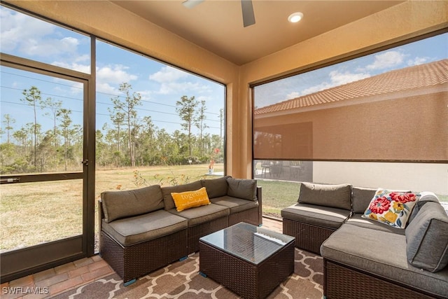 sunroom / solarium featuring outdoor lounge area and ceiling fan
