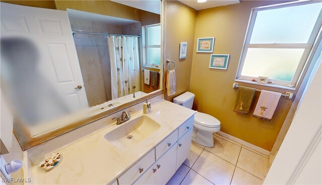 full bathroom with tile patterned flooring, a shower with shower curtain, toilet, vanity, and baseboards