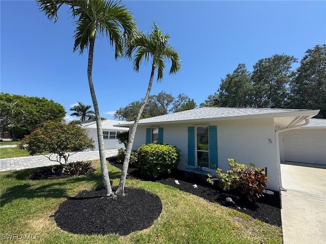 5 Rivard Rd Unit 22, Naples, FL 34112 - ranch-style home featuring stucco siding, a garage, and a front yard