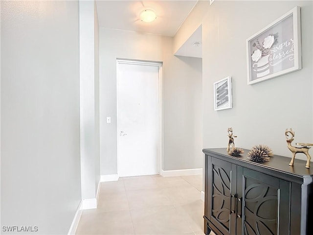 3000 Oasis Grand Blvd, Fort Myers, FL 33916 - hallway with baseboards