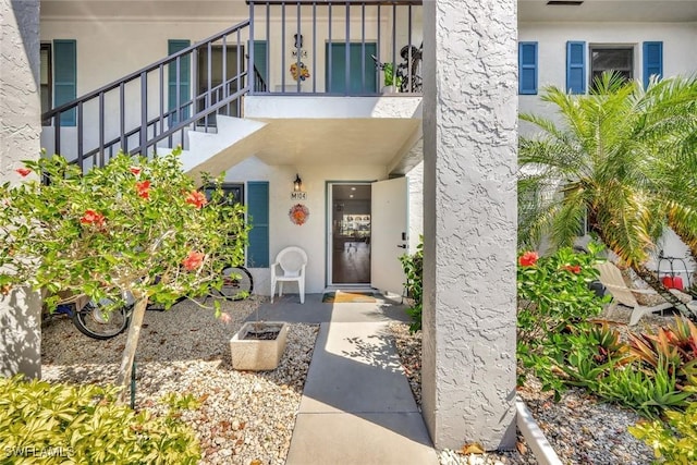 entrance to property with stucco siding