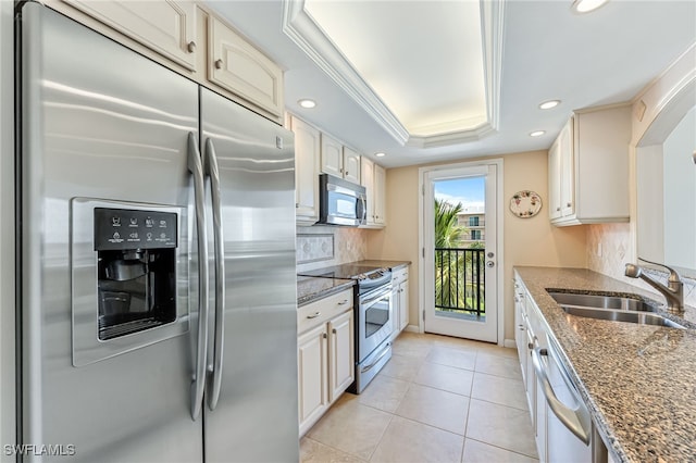 kitchen featuring stainless steel appliances, a sink, decorative backsplash, recessed lighting, and light tile patterned flooring
