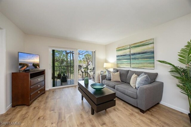 living area featuring light wood-style floors and baseboards