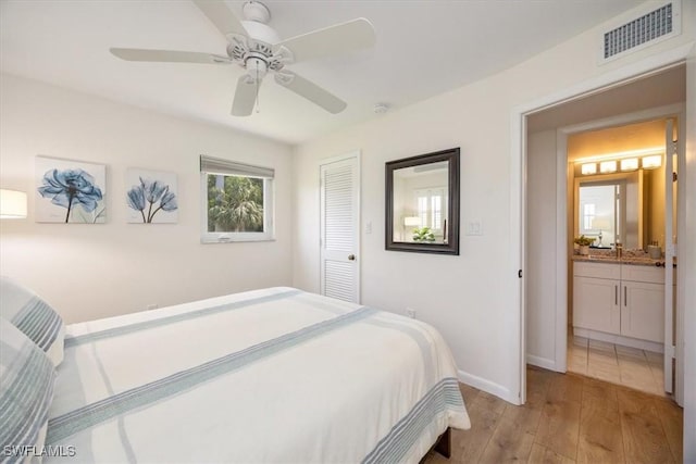 bedroom featuring light wood-style flooring, visible vents, ceiling fan, a closet, and baseboards