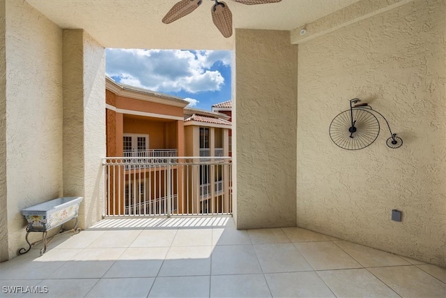 balcony featuring ceiling fan