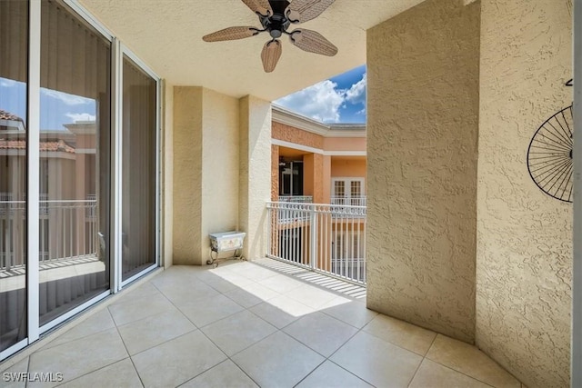 balcony featuring a ceiling fan
