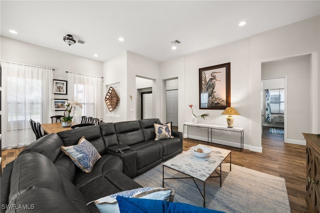 living room featuring recessed lighting, wood finished floors, visible vents, and baseboards