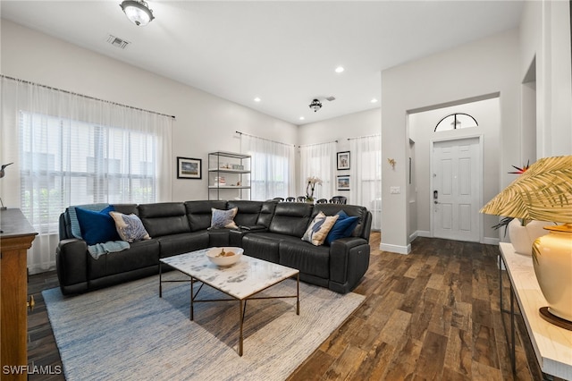 living room featuring dark wood finished floors, baseboards, visible vents, and recessed lighting