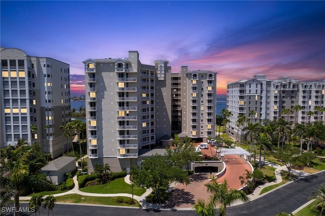 14250 Royal Harbour Ct Unit 913, Fort Myers, FL 33908 - view of property with a city view