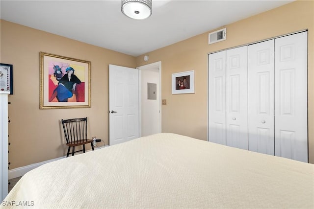 bedroom with baseboards, visible vents, and a closet