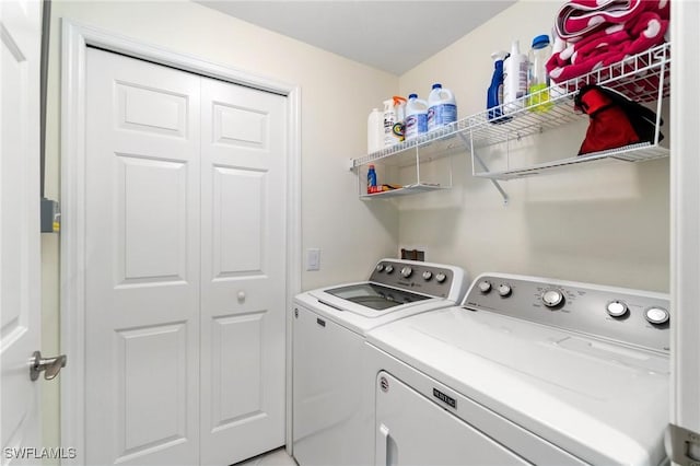 clothes washing area featuring laundry area and washing machine and dryer