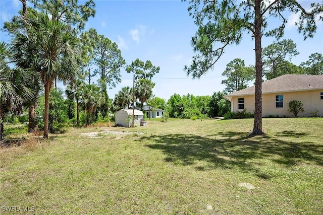 view of yard featuring an outbuilding and a storage shed