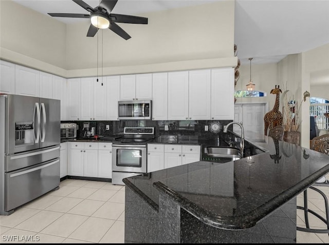 1103 SW 8th Ct, Cape Coral, FL 33991 - kitchen with tasteful backsplash, a sink, appliances with stainless steel finishes, light tile patterned flooring, and a peninsula