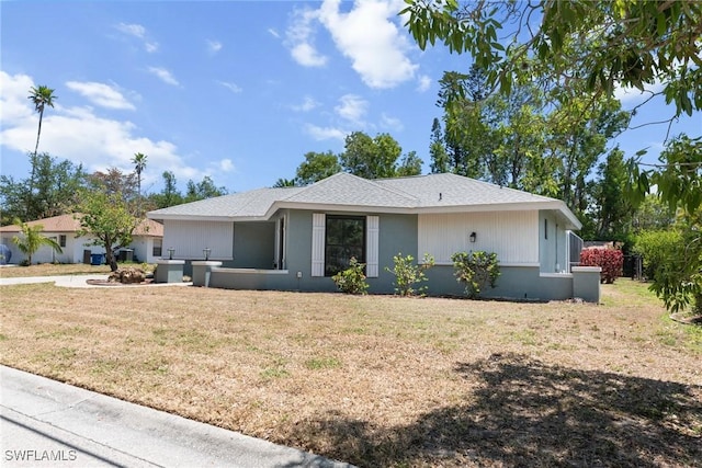 ranch-style house featuring a front yard