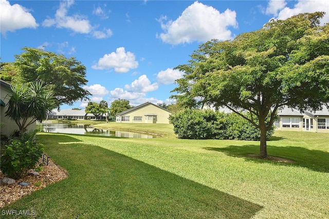 view of yard featuring a water view