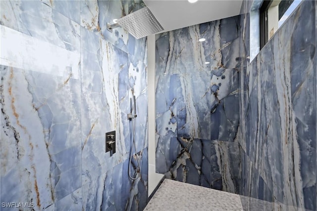 bathroom featuring tiled shower
