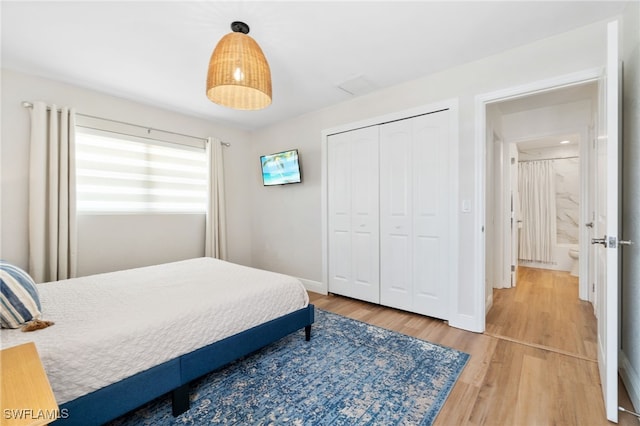 3565 Balboa Cir W, Naples, FL 34105 - bedroom featuring a closet, wood finished floors, and baseboards