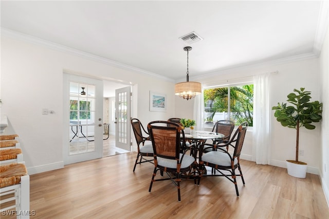 3565 Balboa Cir W, Naples, FL 34105 - dining room with crown molding, visible vents, baseboards, and light wood-style floors