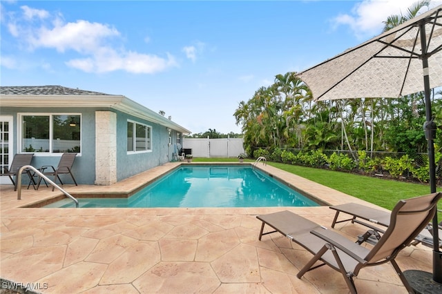 3565 Balboa Cir W, Naples, FL 34105 - view of swimming pool with a fenced in pool, a patio, and a fenced backyard