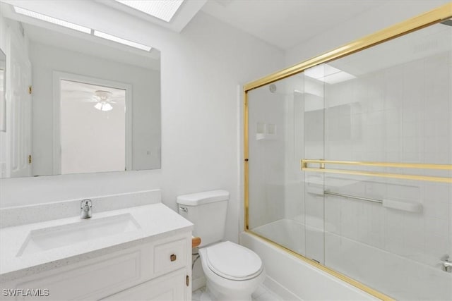 full bathroom featuring enclosed tub / shower combo, toilet, a ceiling fan, and vanity