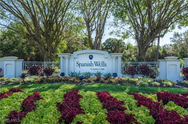 9895 El Greco Cir, Bonita Springs, FL 34135 - community sign featuring fence