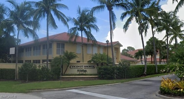 view of community / neighborhood sign