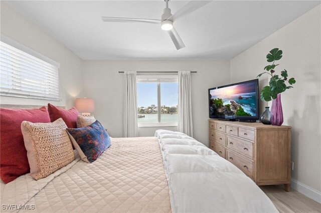bedroom with a ceiling fan and baseboards