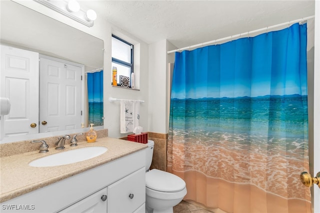 full bath featuring a shower with curtain, a textured ceiling, tile patterned flooring, vanity, and toilet