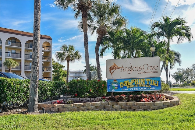 view of community / neighborhood sign