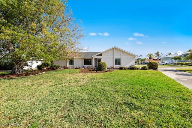 6012 Perthshire Ln, Fort Myers, FL 33908 - view of front facade featuring a front yard, stucco siding, and driveway