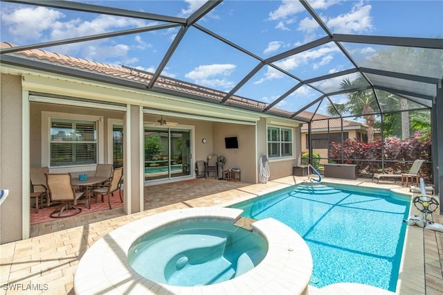 view of pool with ceiling fan, a pool with connected hot tub, and a patio area