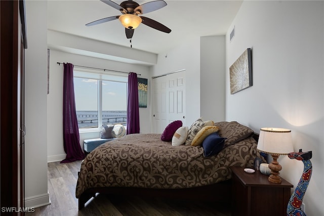 2743 1st St Unit 2001, Fort Myers, FL 33916 - bedroom featuring ceiling fan, baseboards, wood finished floors, visible vents, and a closet