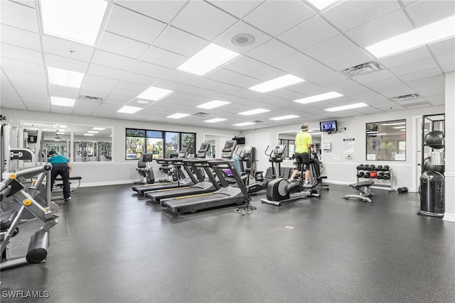 gym with visible vents, baseboards, and a drop ceiling