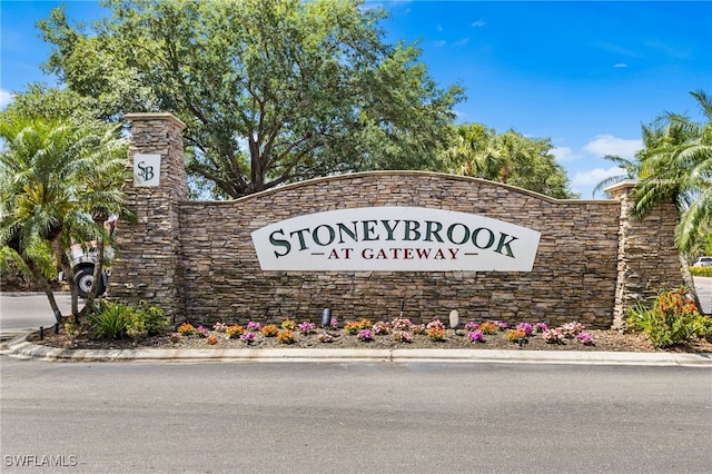 view of community / neighborhood sign