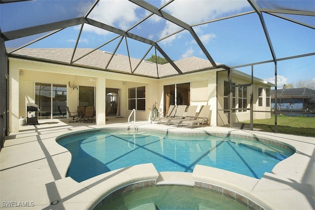 1725 SE 10th Pl, Cape Coral, FL 33990 - view of pool with a lanai, a pool with connected hot tub, and a patio area