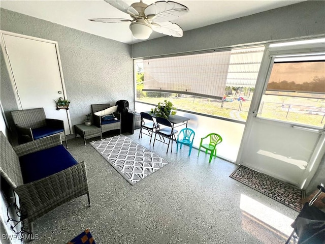 sunroom with ceiling fan