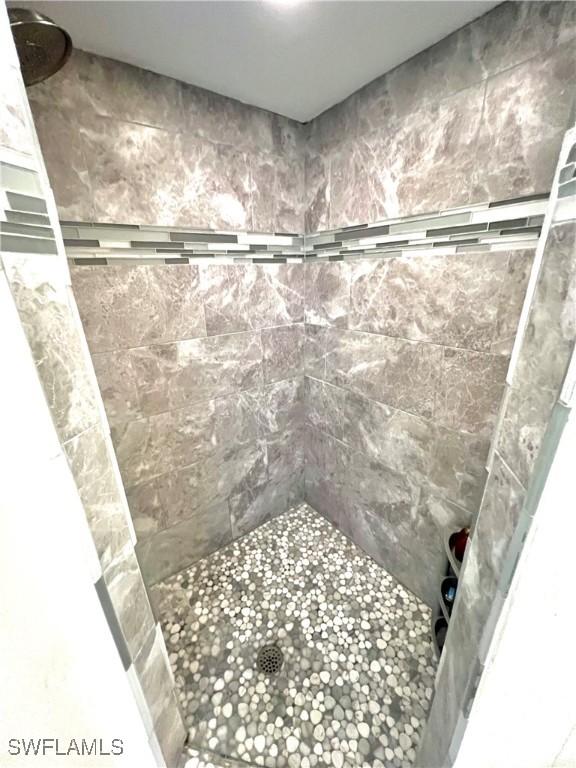 full bath featuring a tile shower