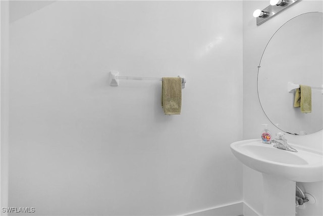 bathroom featuring baseboards