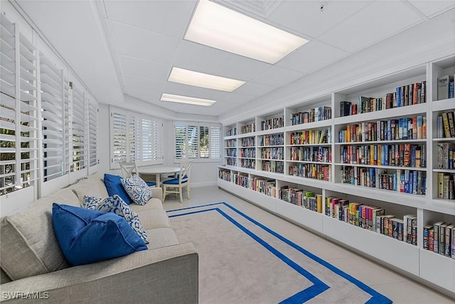 living area with carpet floors, bookshelves, and built in features