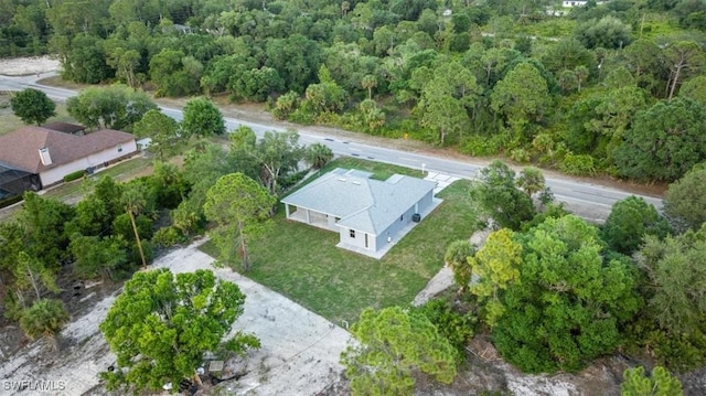 bird's eye view featuring a forest view